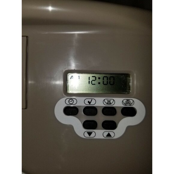 PetSafe Eatwell 5-Meal Automatic Pet Feeder, Gray - Compact Programable Feeder! - Picture 4 of 7